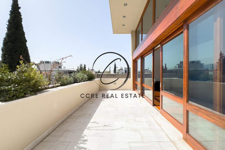 תמונת פסיכיקו, אתונה למכירה
