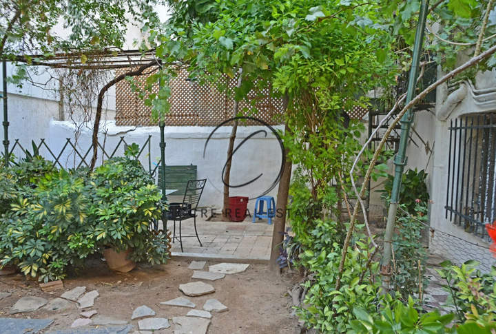 תמונת ויקטוריה, אתונה למכירה
