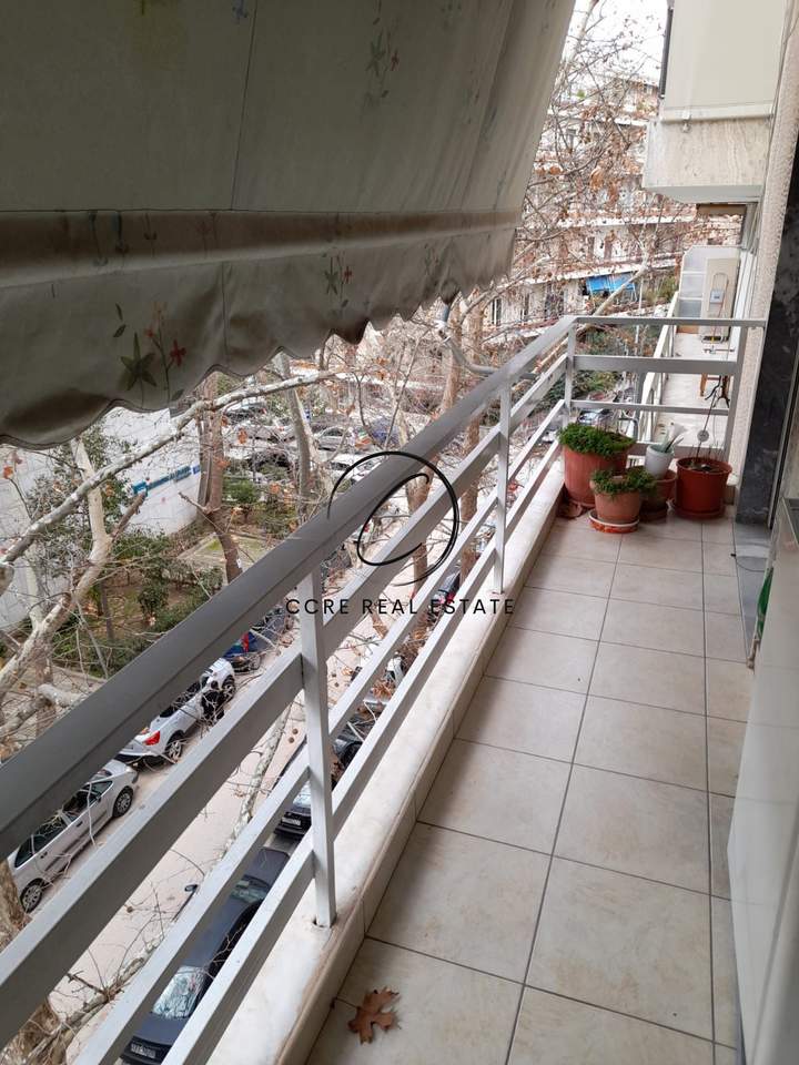 תמונת אמפלוקיפי, אתונה למכירה