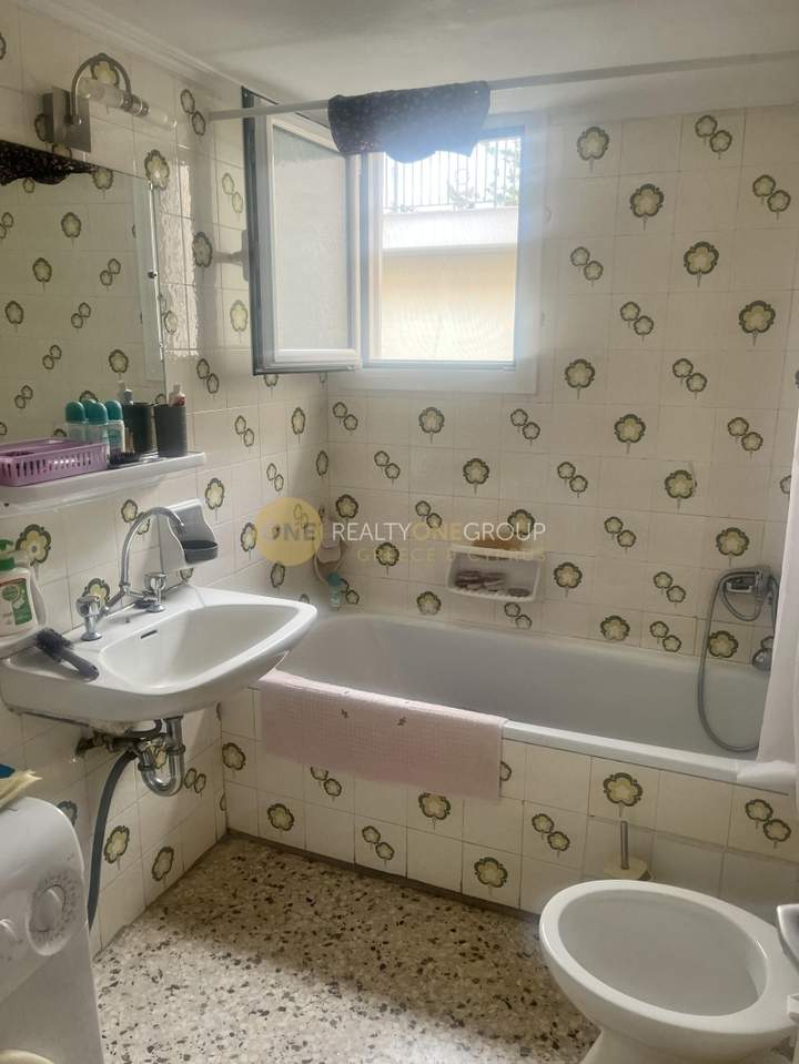 תמונת פאליו פאלירו, אתונה למכירה
