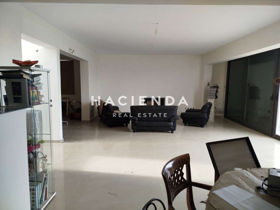 Image 2 of 30