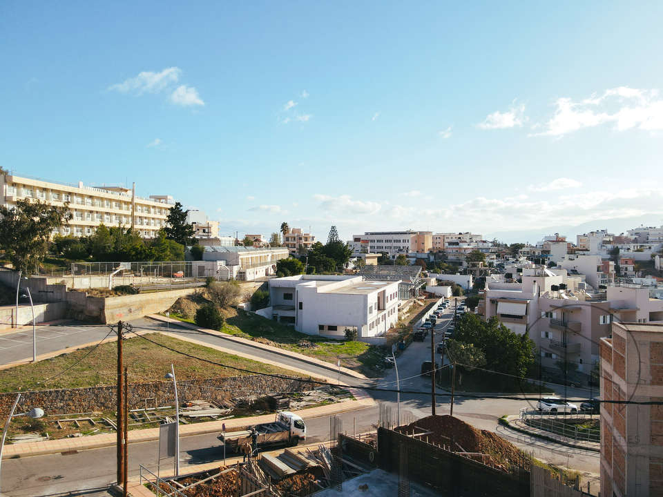 Image 0 of 9