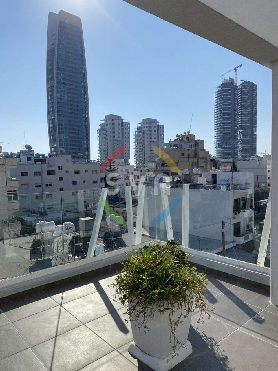 Image 0 of 8