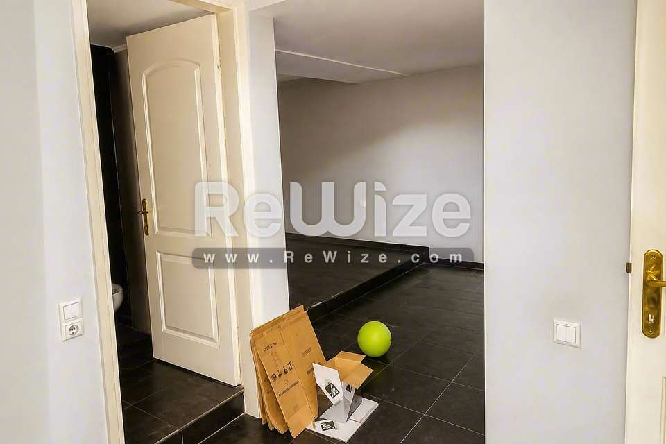Image 2 of 22