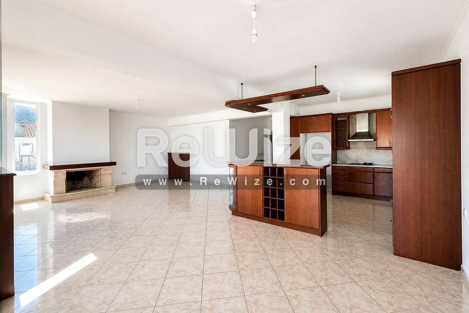Image 2 of 30