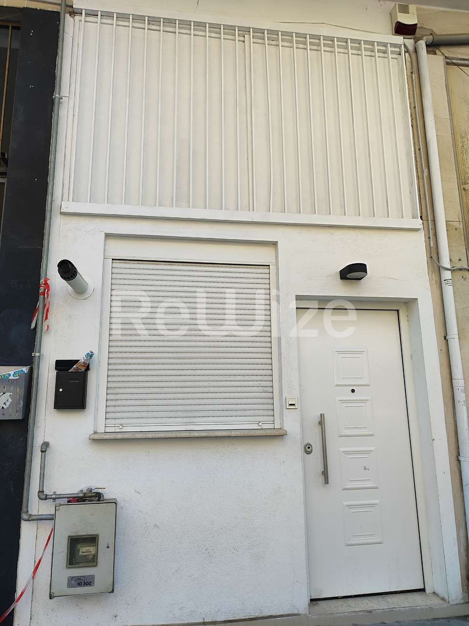 Image 2 of 21