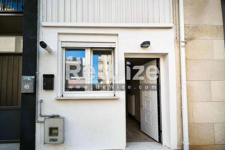 Image 2 of 17