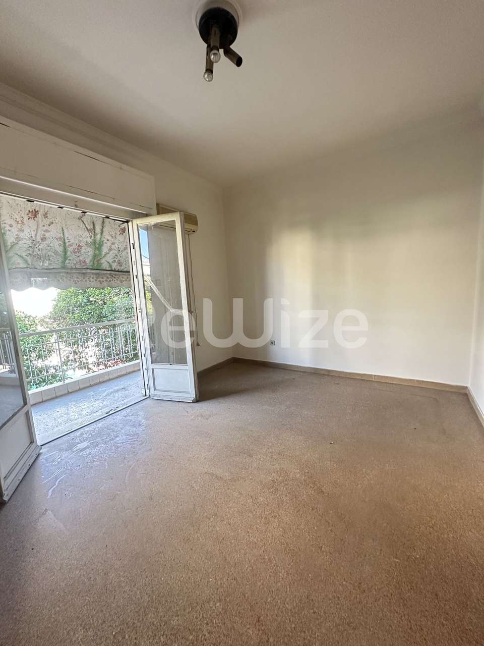 Image 2 of 10