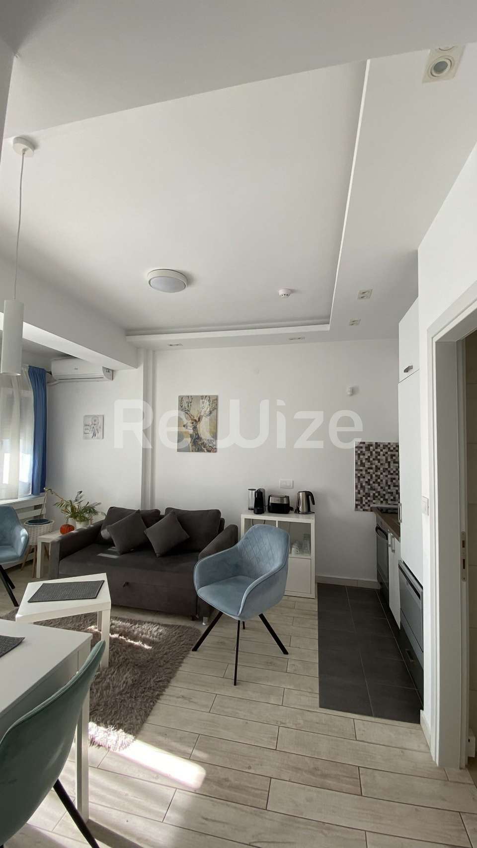 Image 2 of 19