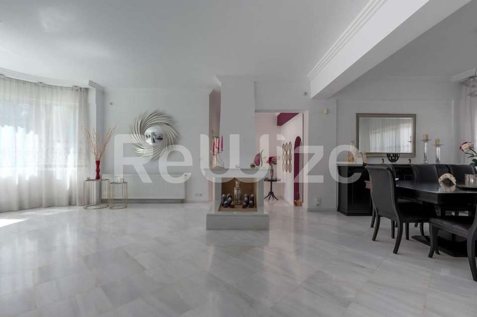 Image 2 of 17