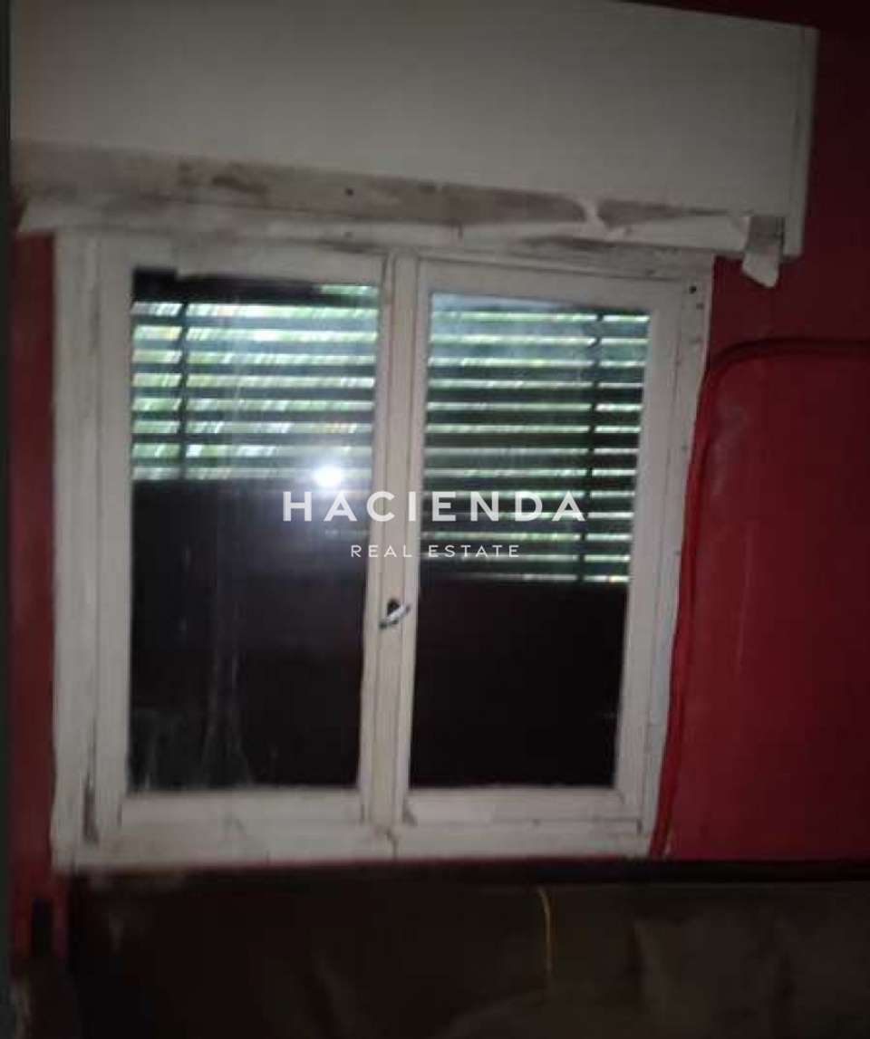 Image 2 of 25