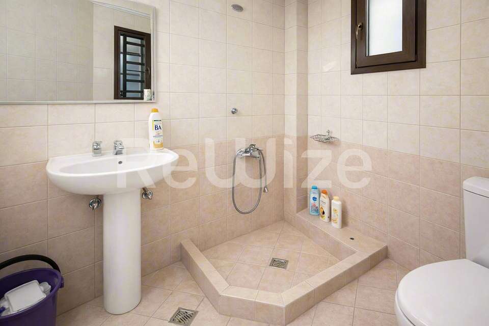 Image 2 of 11