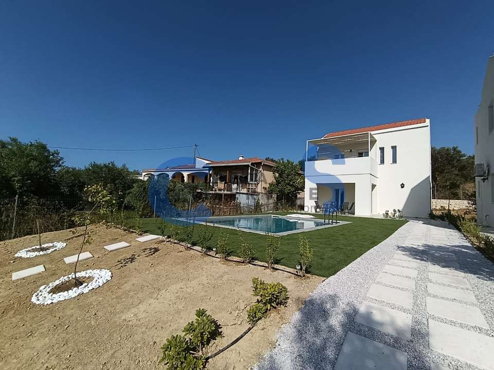 Image 2 of 28