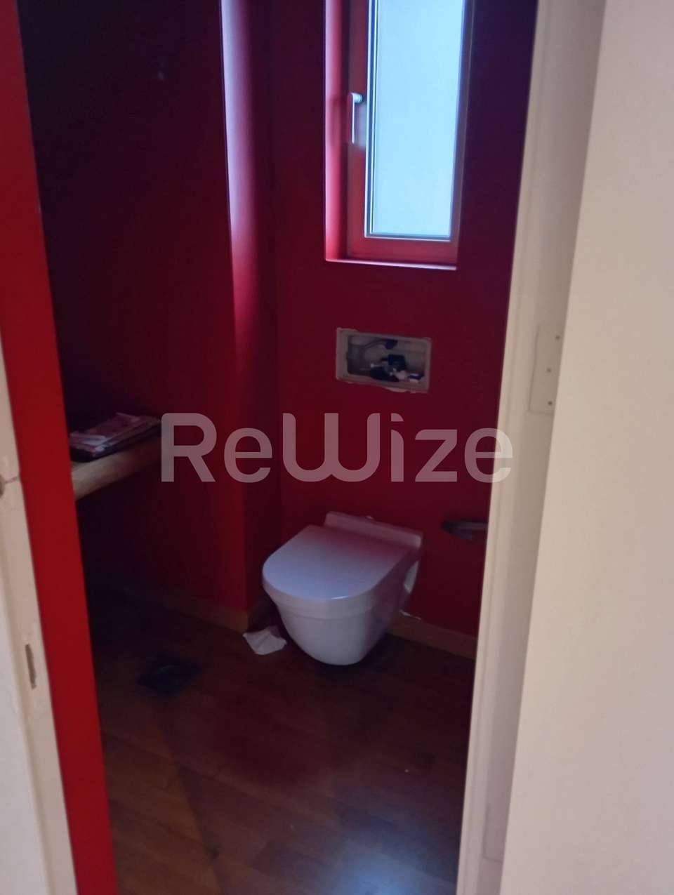 Image 2 of 21