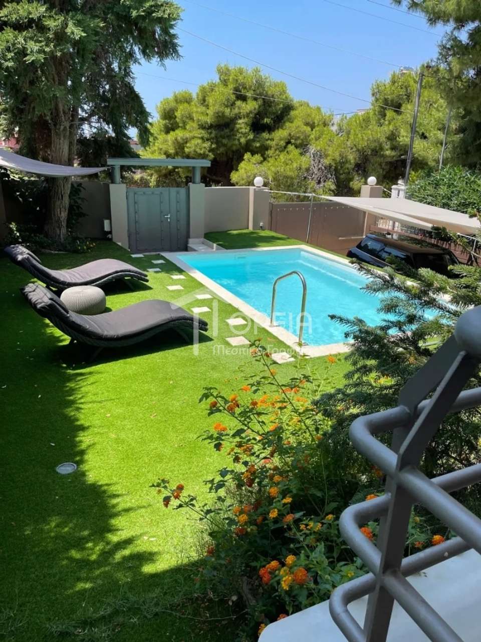 Image 0 of 7