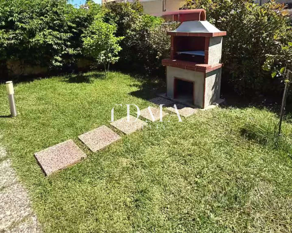 Image 2 of 20