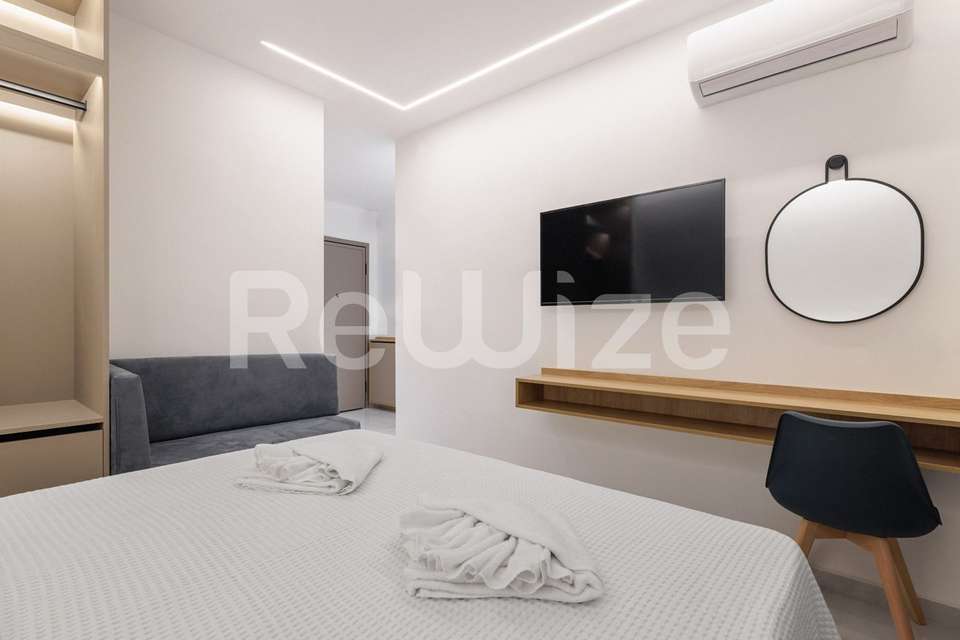 Image 2 of 17