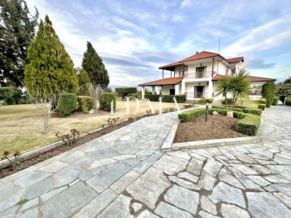 Image 0 of 27