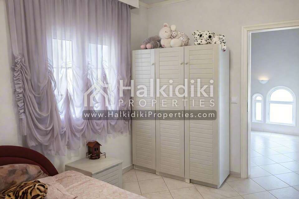 Image 2 of 17