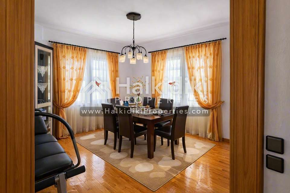 Image 2 of 20