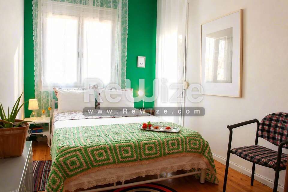Image 2 of 8