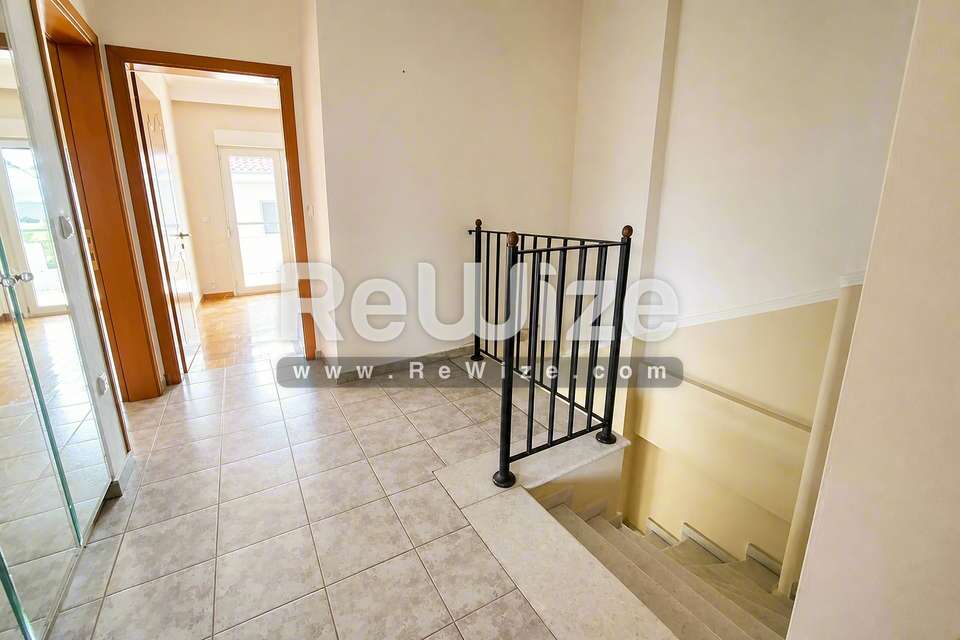 Image 2 of 7