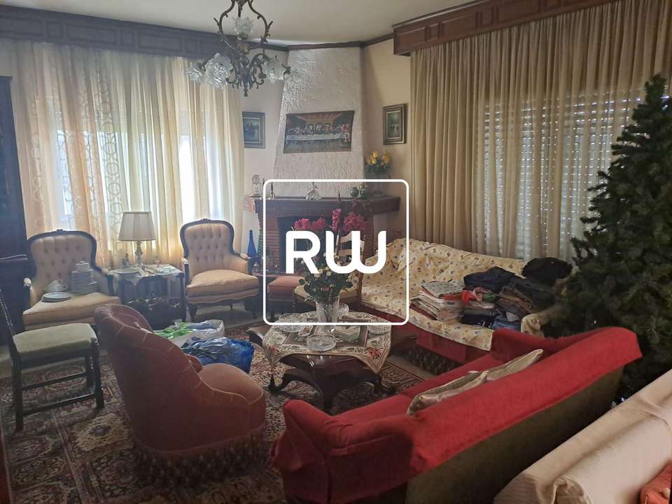 Image 2 of 18
