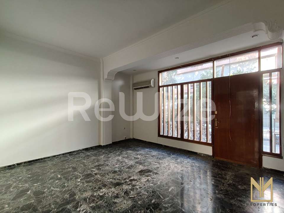 Image 2 of 19