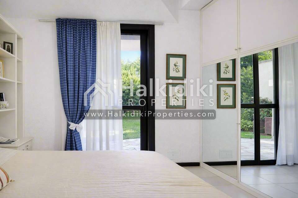 Image 2 of 19