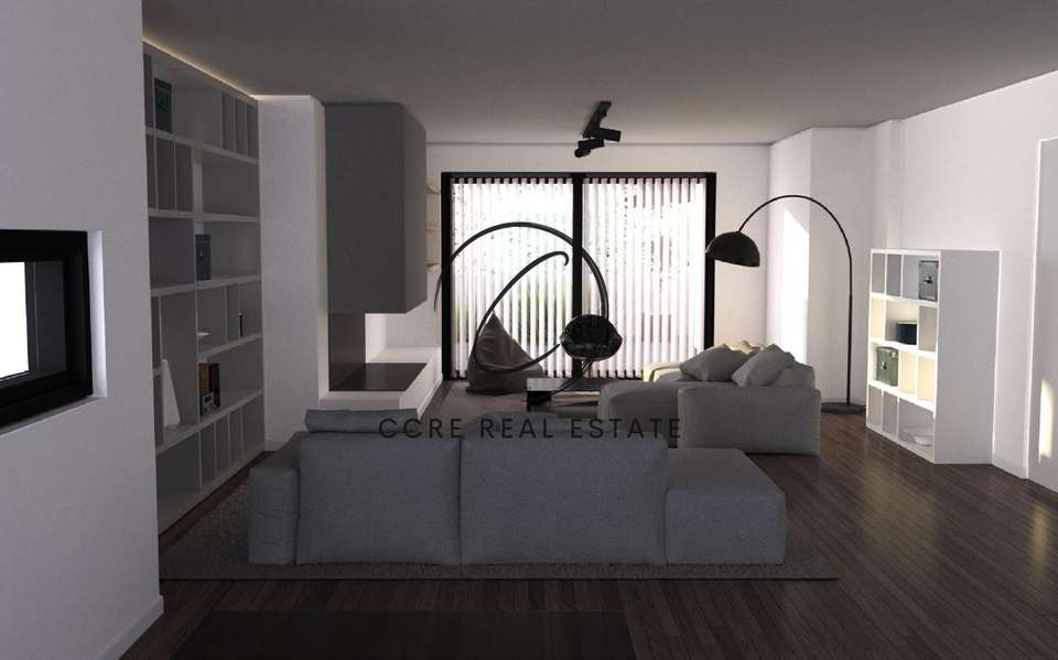 Image 0 of 7