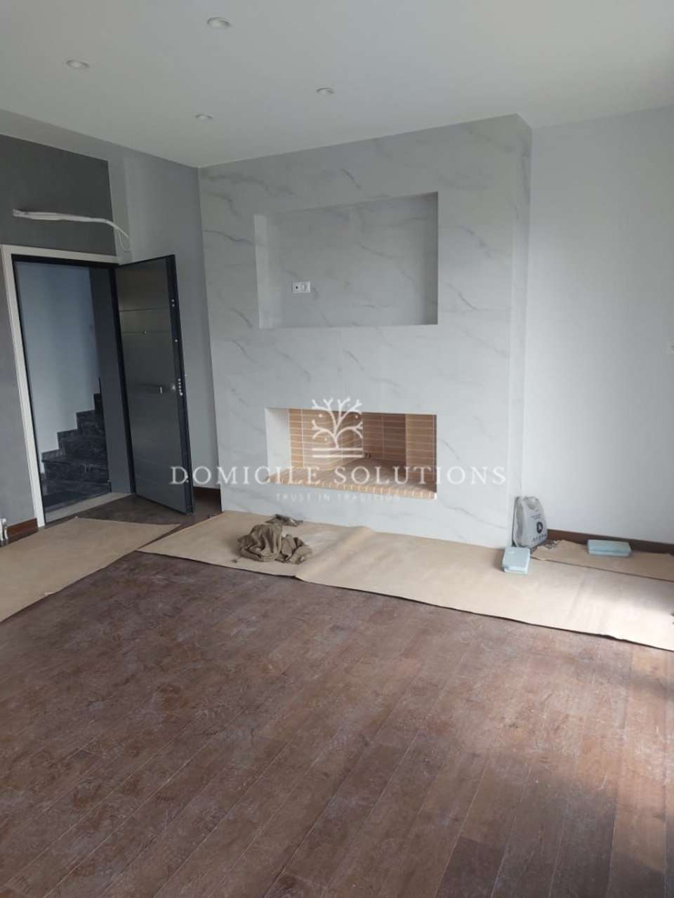 Image 2 of 6
