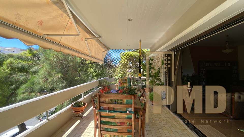 Image 2 of 10