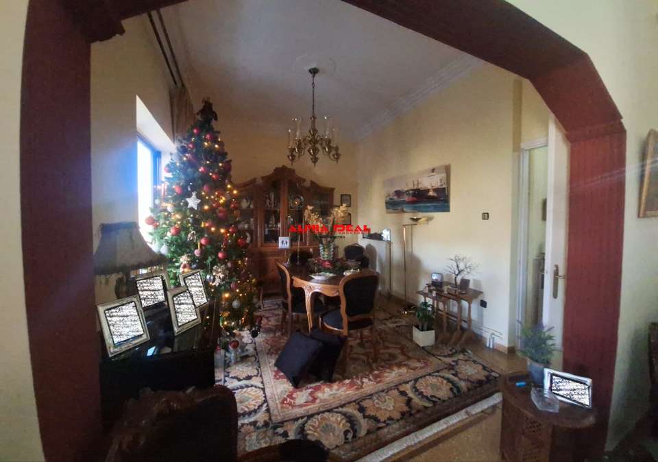 Image 2 of 28
