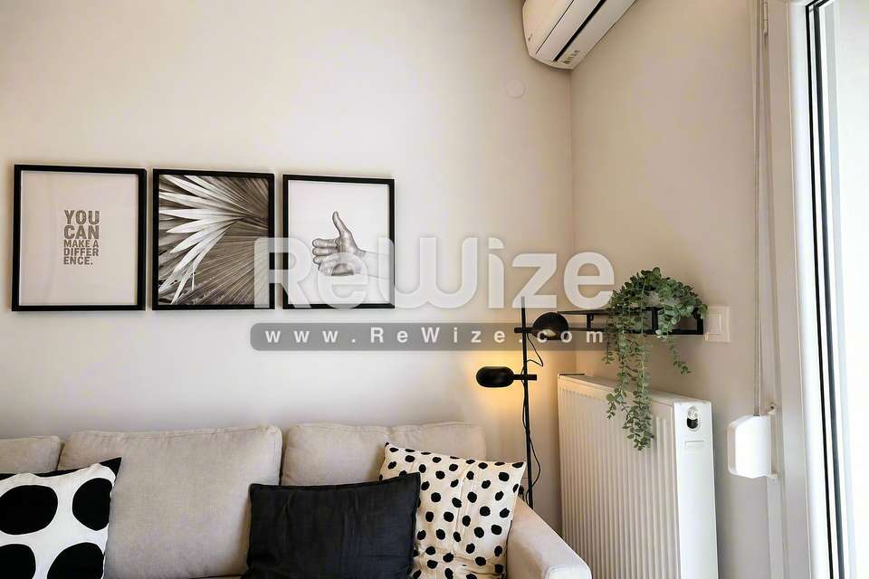 Image 2 of 7