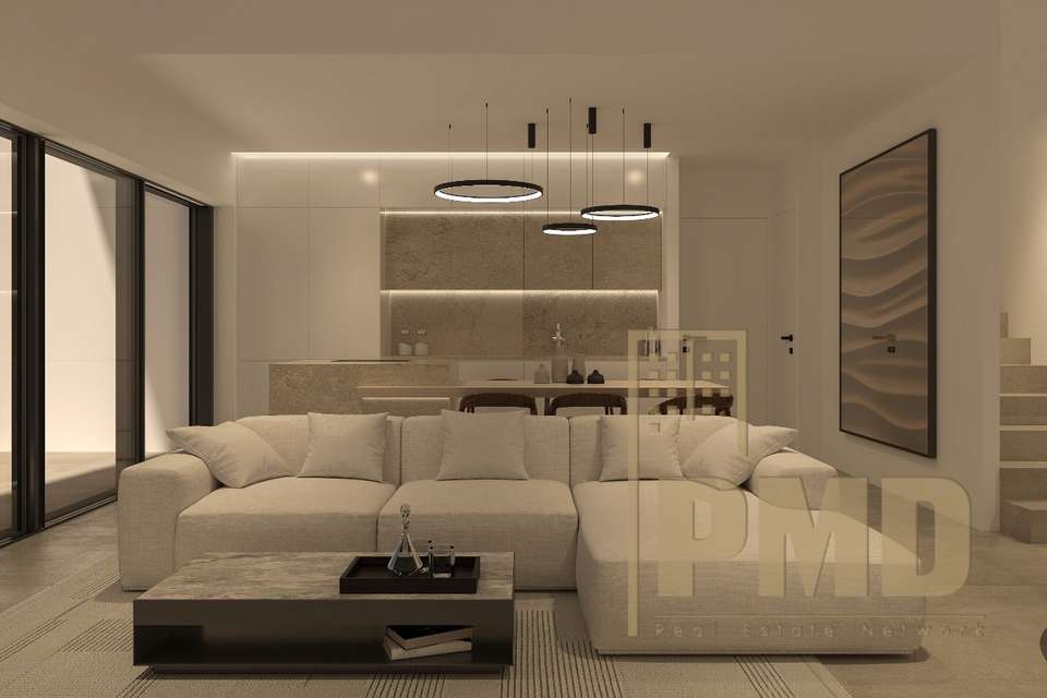 Image 0 of 5