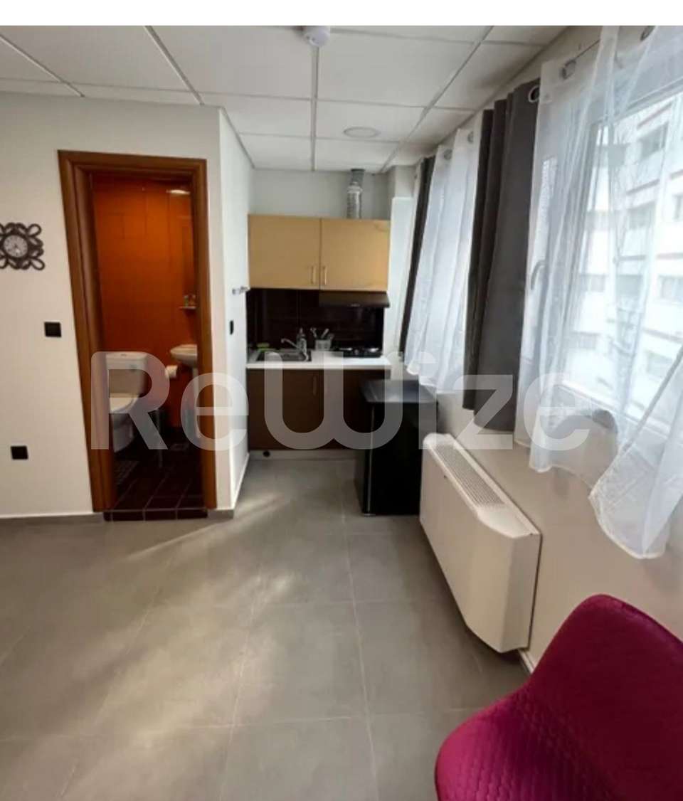 Image 2 of 6