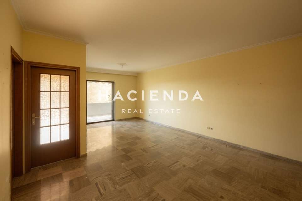 Image 2 of 19