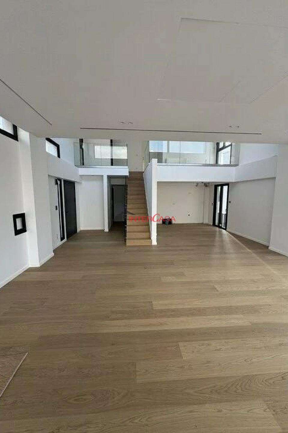 Image 1 of 18