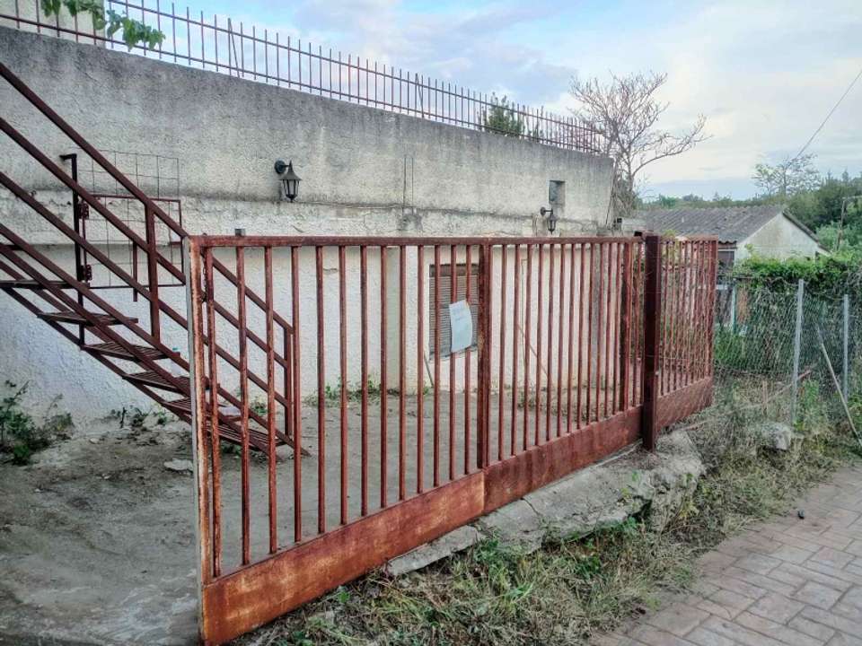 Image 0 of 19