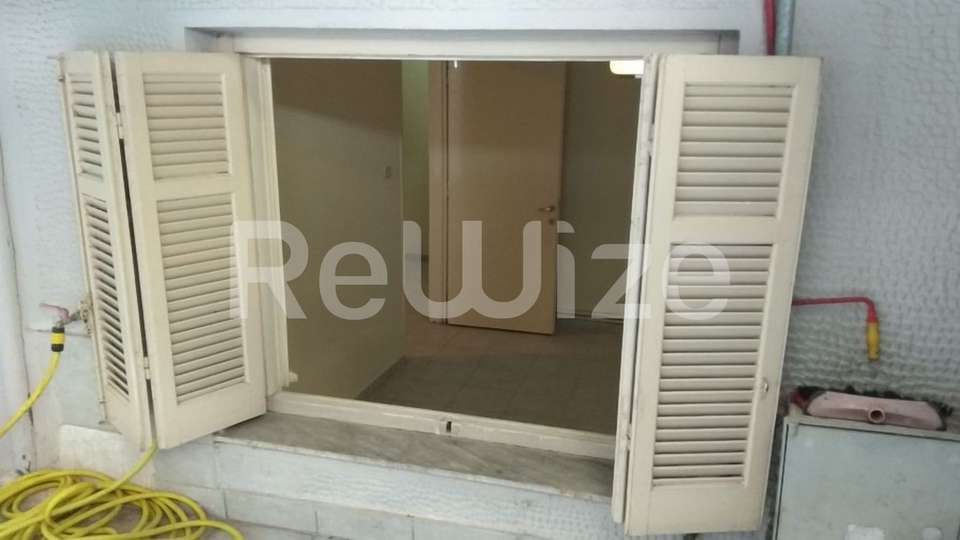 Image 2 of 7