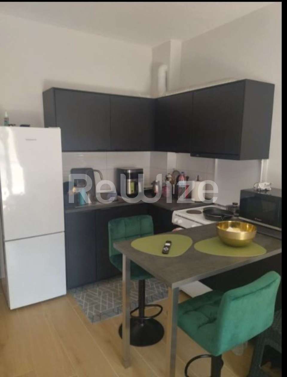 Image 2 of 7