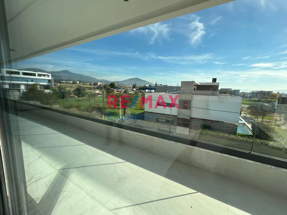 Image 2 of 11