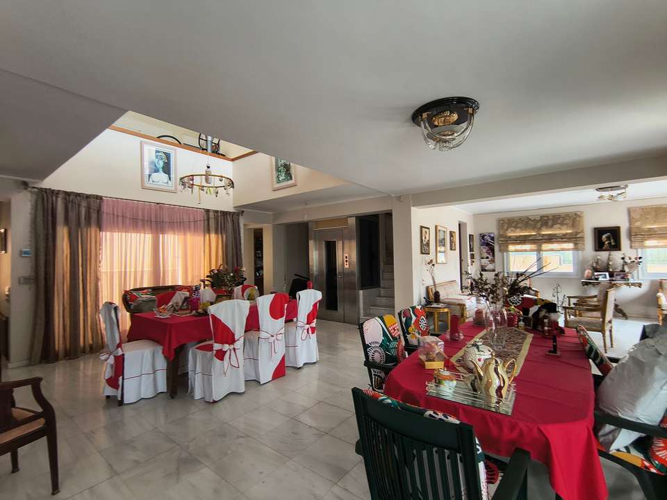 Image 1 of 28