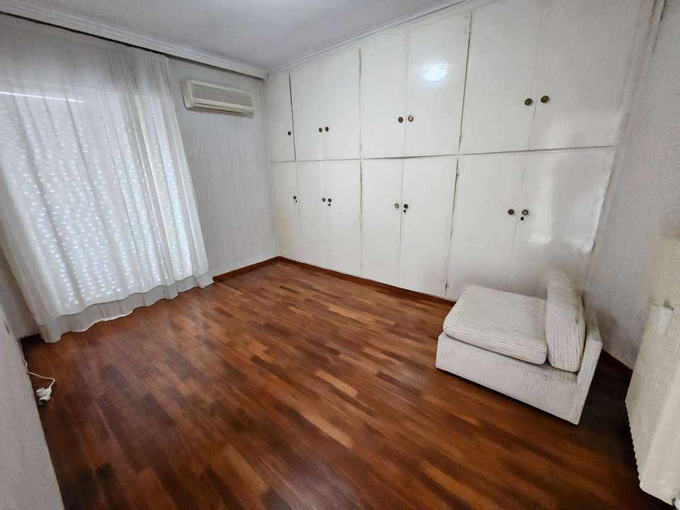 Image 0 of 6