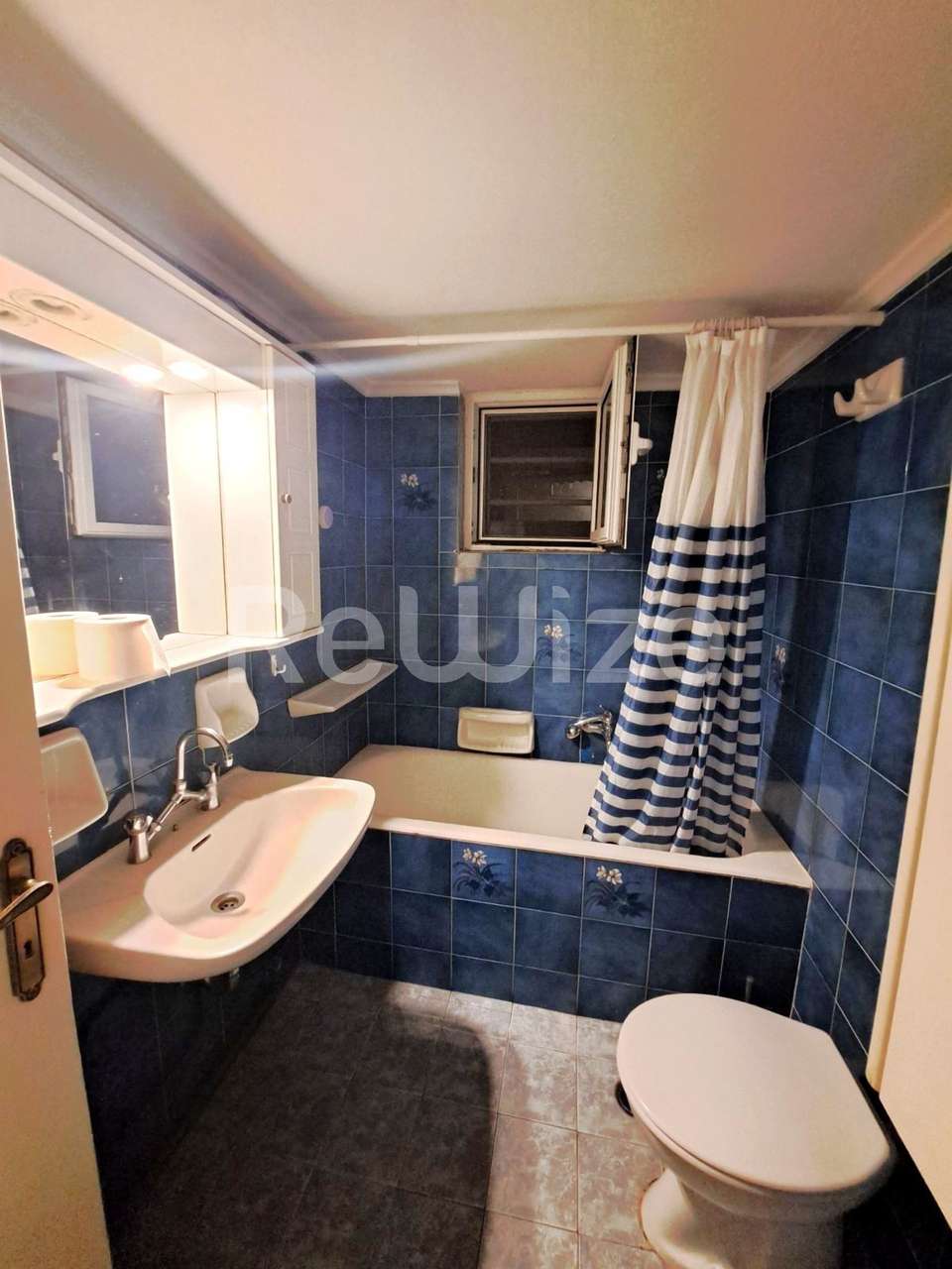 Image 2 of 20