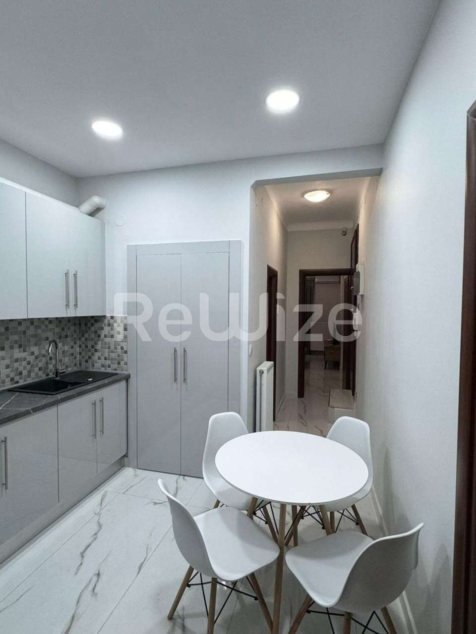 Image 2 of 21