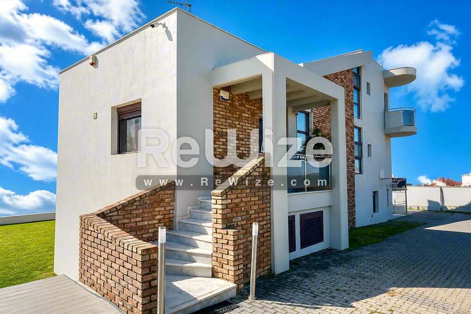 Image 2 of 10