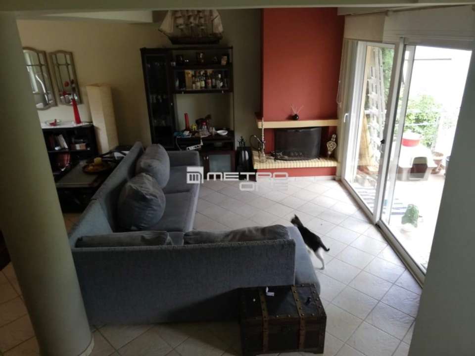 Image 0 of 9