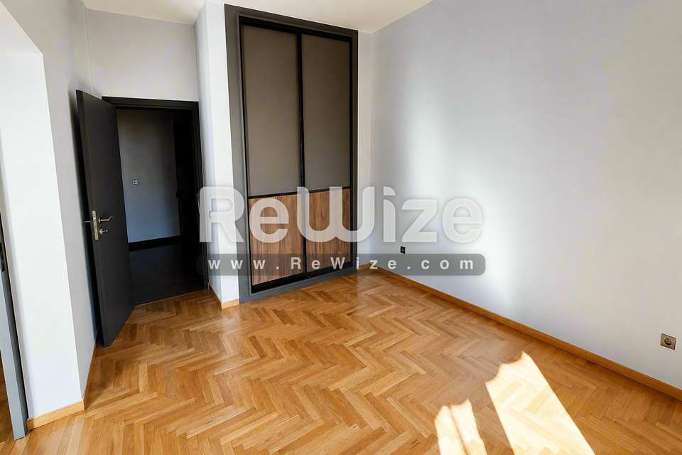 Image 2 of 25