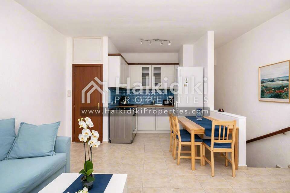 Image 2 of 28